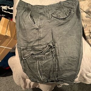 Men’s American Eagle longboard cargo shorts